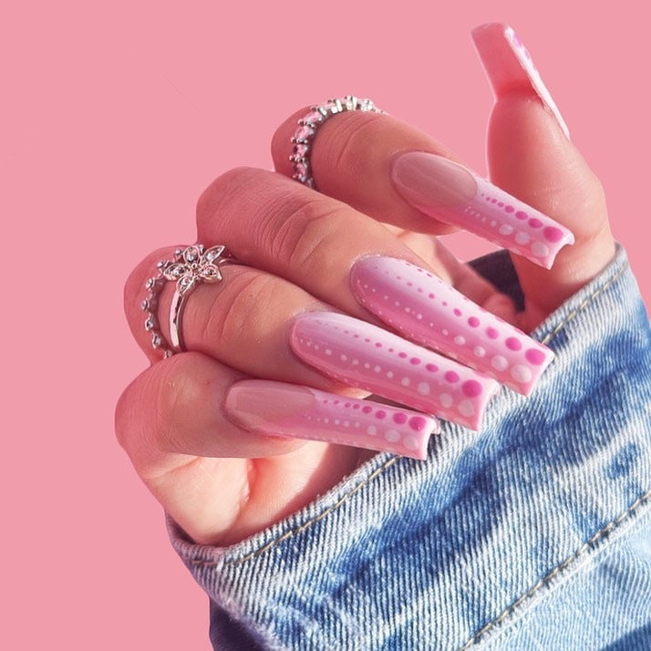 Artful Nail Art with Gradient and Dot Design Kalsten