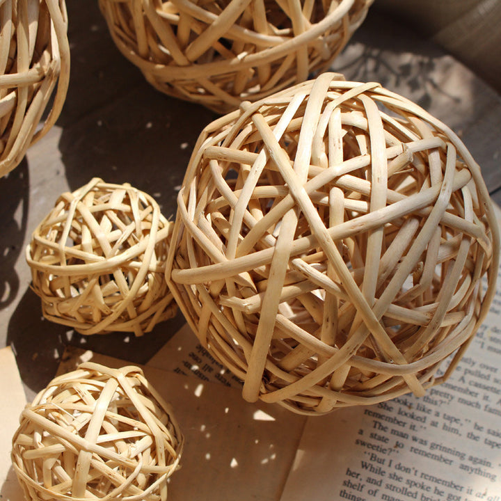 Decorative natural material decor ball Kalsten