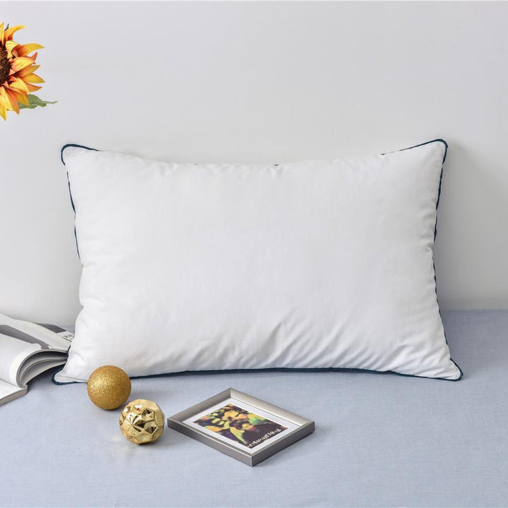 Comfort pillow with shape-stable hollow fiber filling and contrasting piping