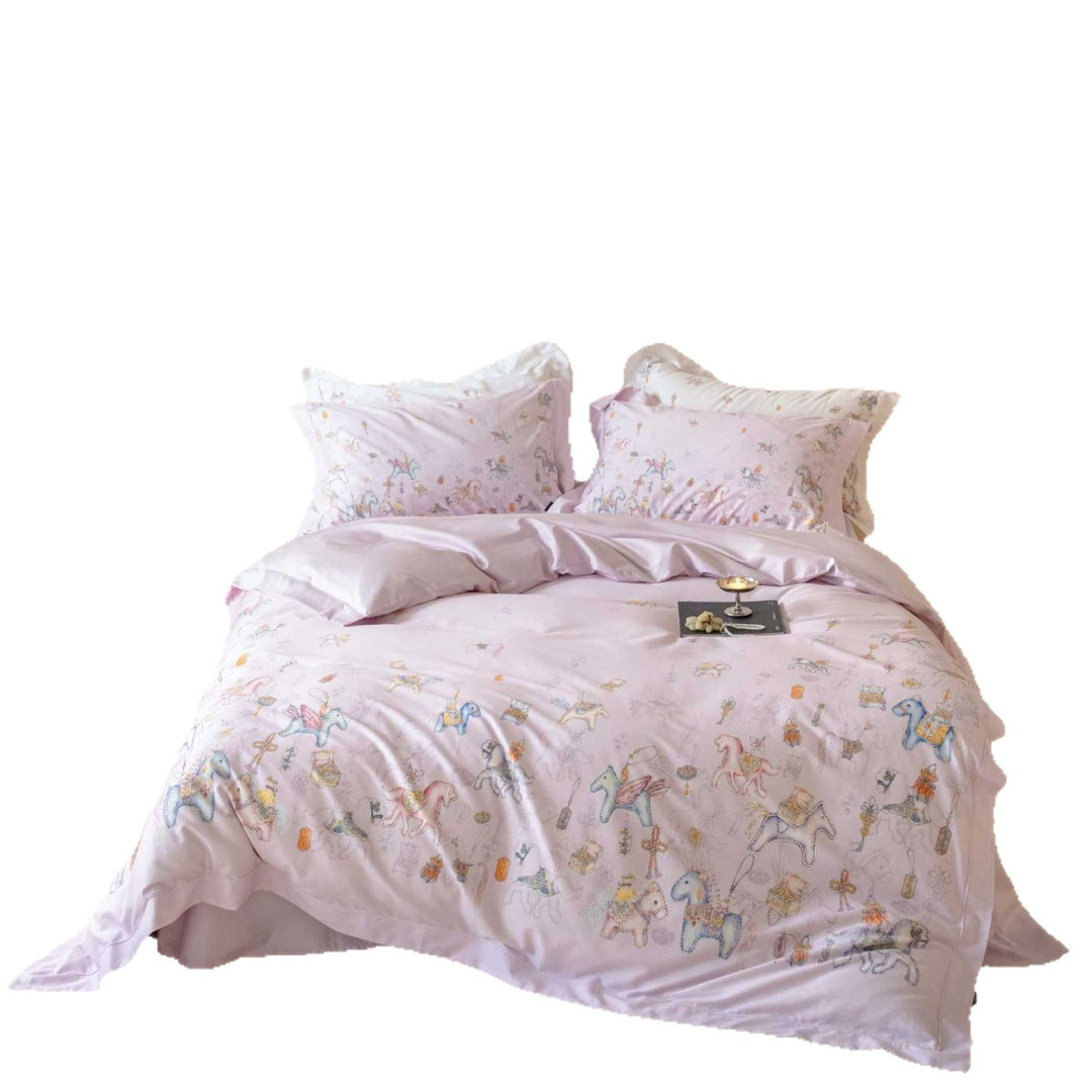 Children's bedding set with pastel-colored fairy tale print