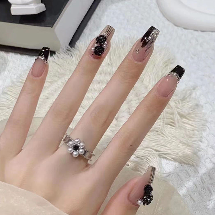 Elegant Decorative Press-On Nail Art Set