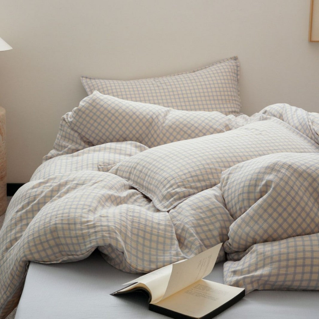 Checked cotton bedding set with soft percale texture and reversible pillowcases