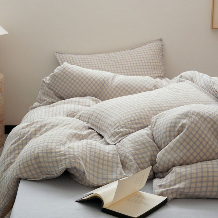 Checked cotton bedding set with soft percale texture and reversible pillowcases