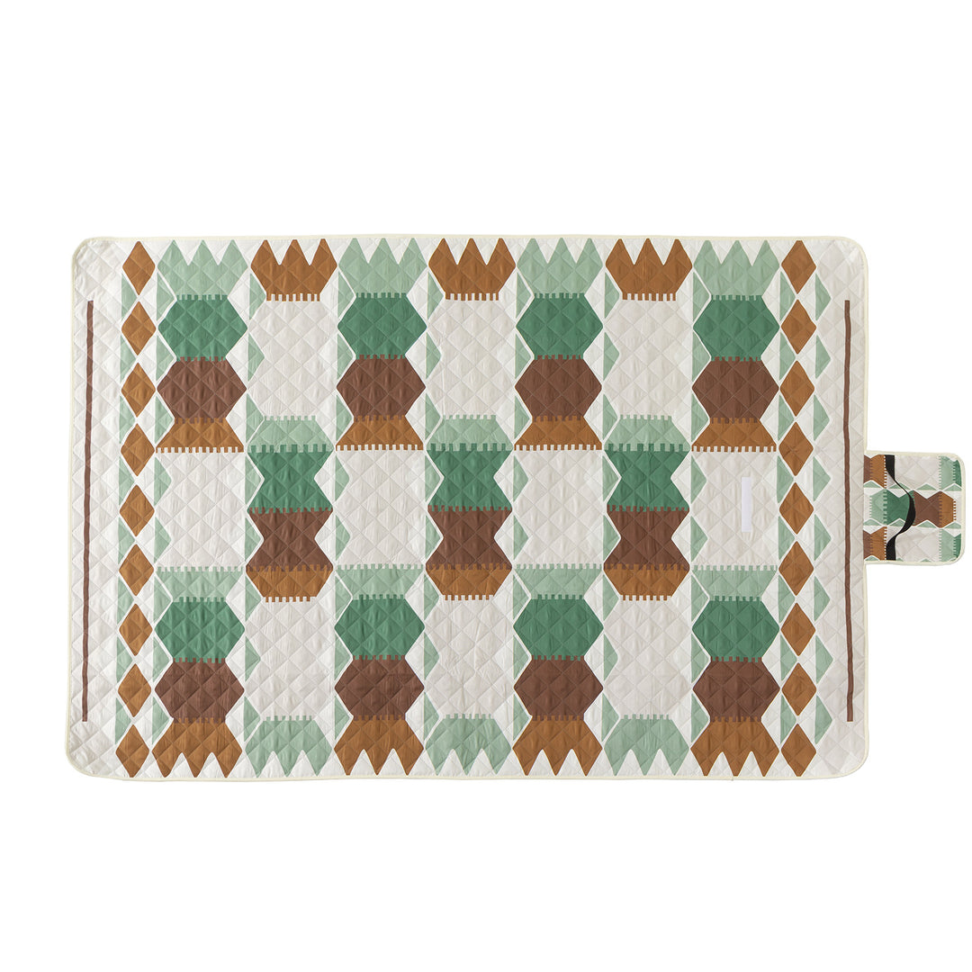 Quilted picnic and beach blanket set with carrying strap and water-repellent back