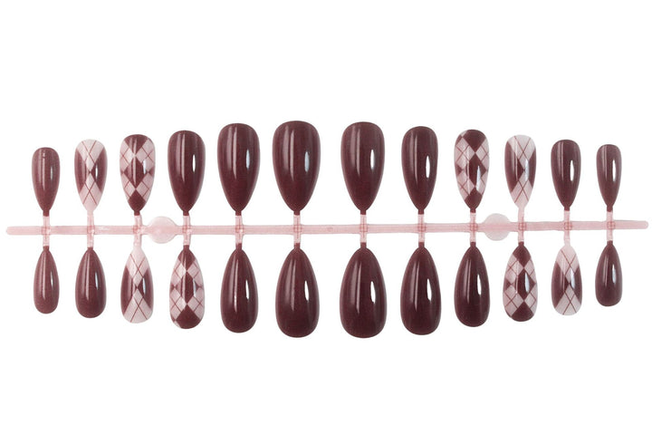 Artificial nail set with stylish geometric and elegant accents Kalsten