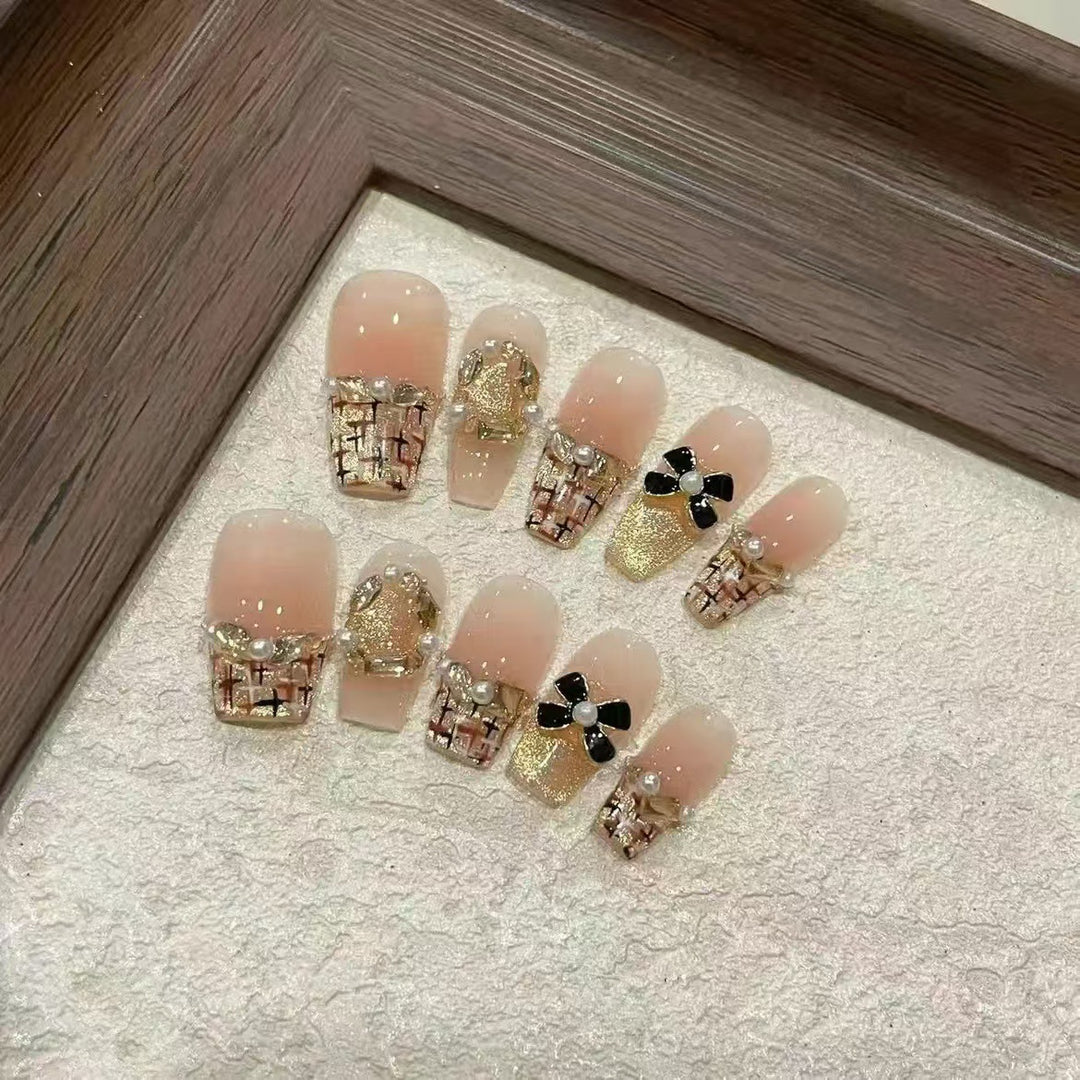 Luxurious Press-On Nail Set with Decorative Accents