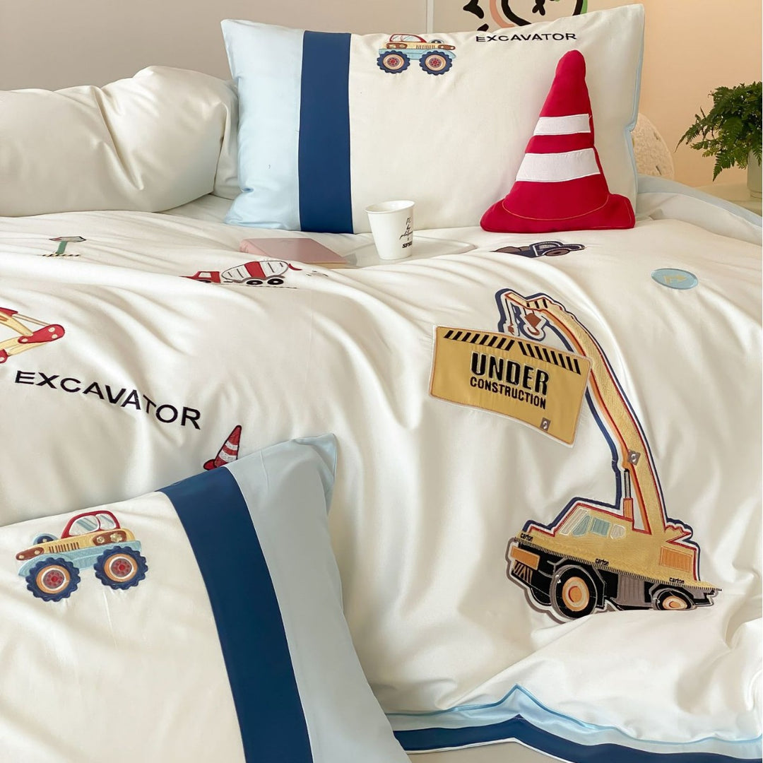 Children's bedding set with detailed construction site motif made from soft cotton satin