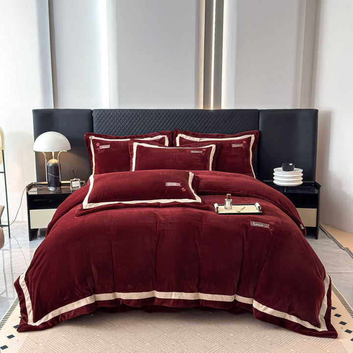 Samt bedding set with pillow covers and quilted border