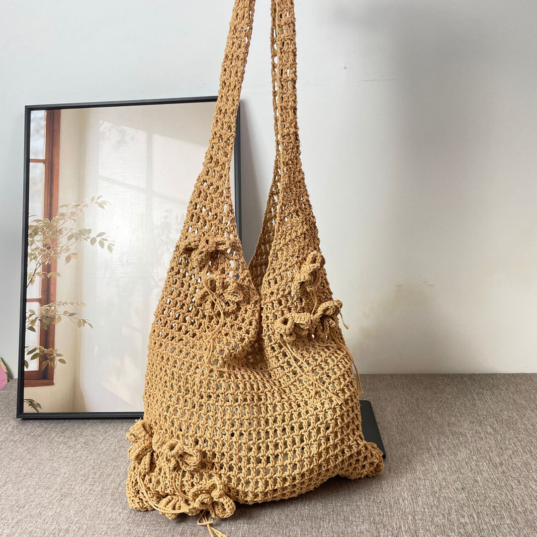 Hand-knotted beach bag with flower details Kalsten