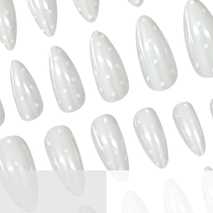 Elegant Almond-Shaped Nail Art Kalsten