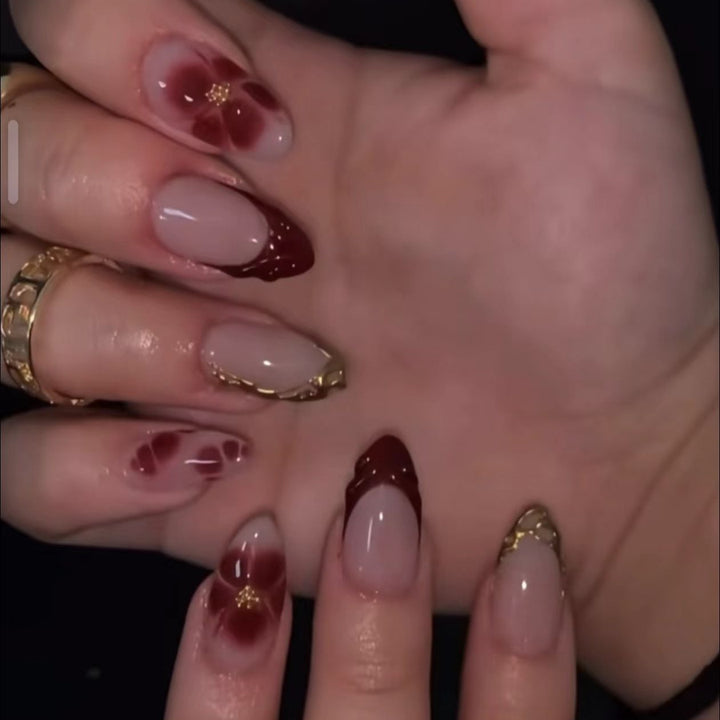 Chic Floral Nail Art Extensions