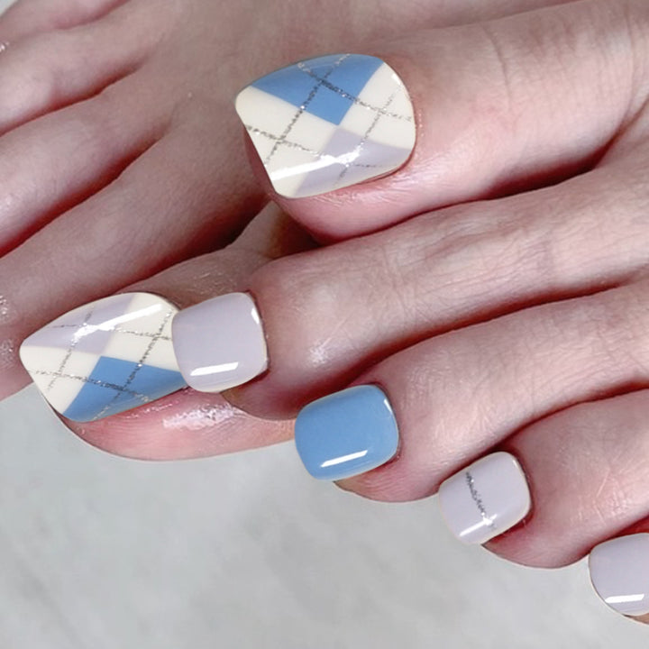 Artful toenail art in modern design Kalsten