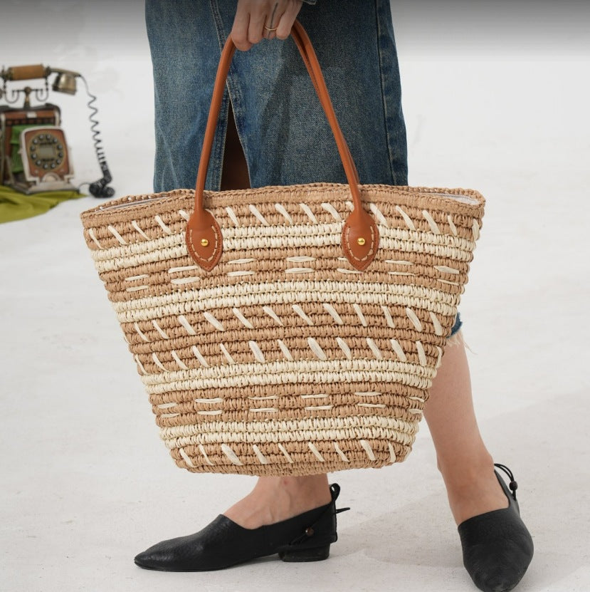 Beach bag made of braided natural material Kalsten