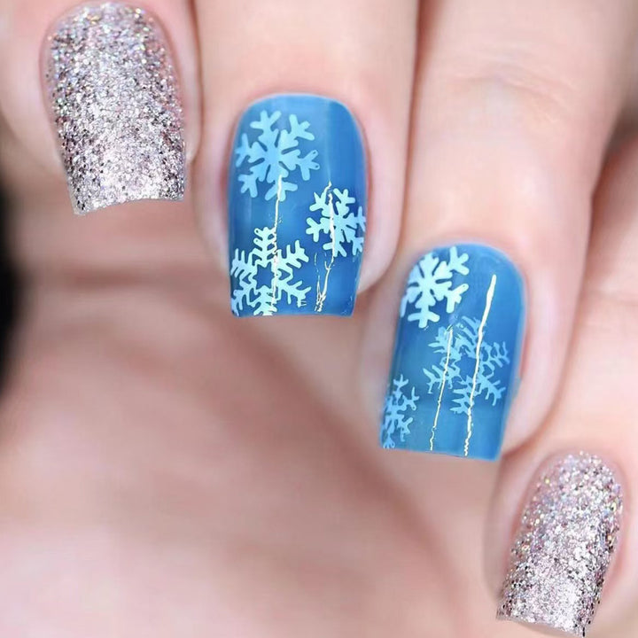 Winter-Themed Press-On Nail Art Kalsten