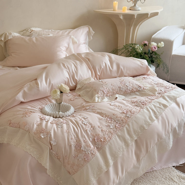 embroidered luxury bedding set made of cotton satin with lace border