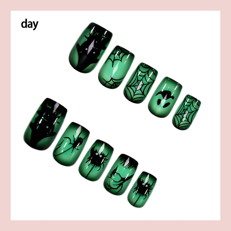 Nail art set with spooky Halloween designs and excellent wearing comfort Kalsten