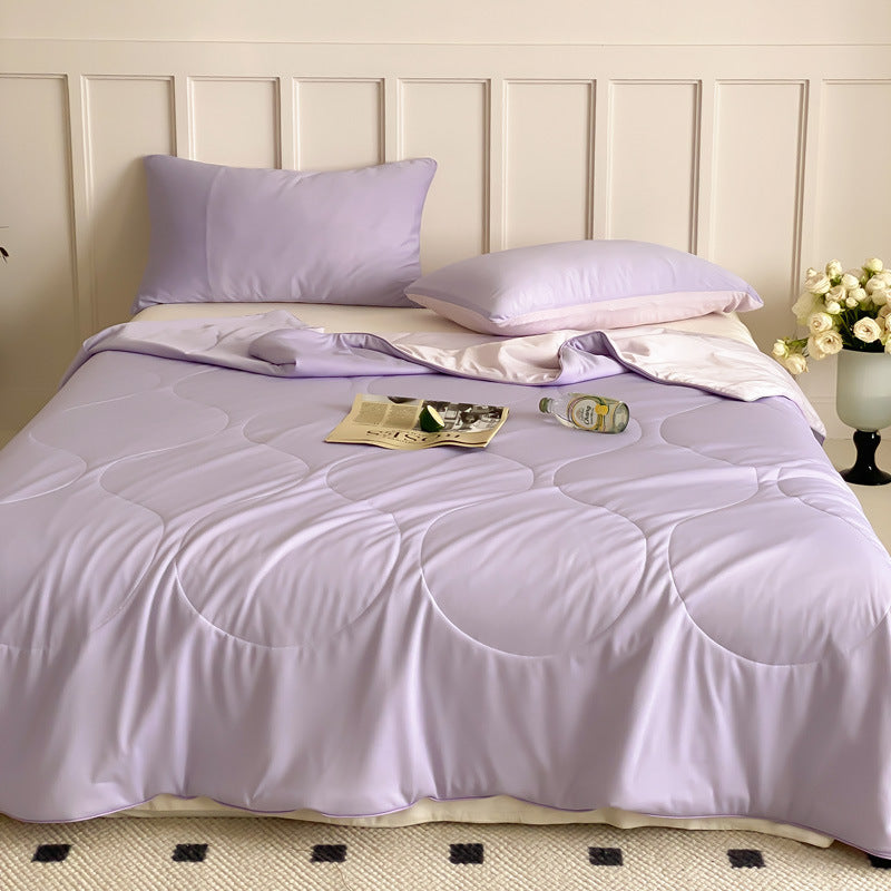 Light quilted blanket made of microfiber satin, breathable and hypoallergenic