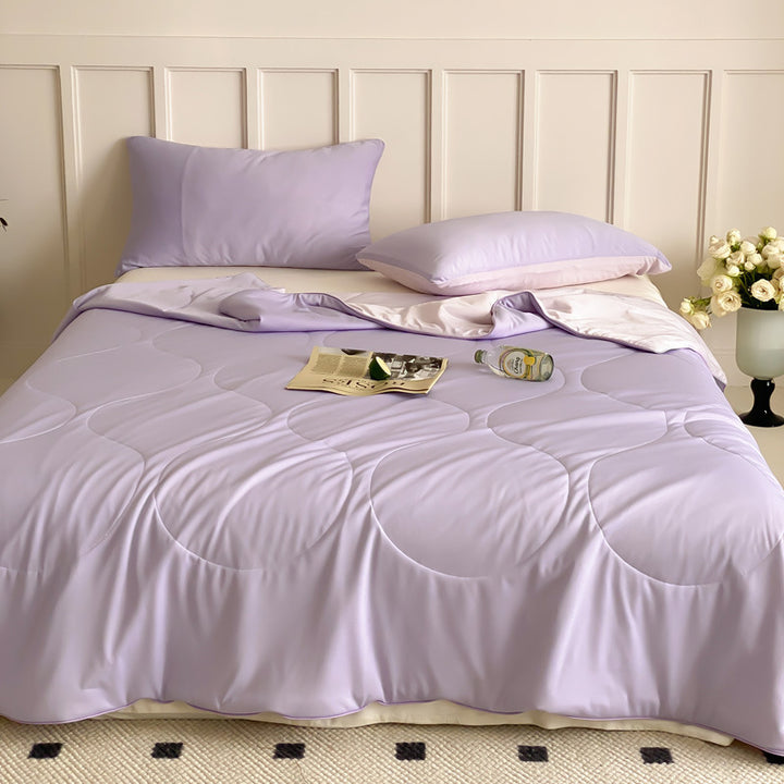 Light quilted blanket made of microfiber satin, breathable and hypoallergenic