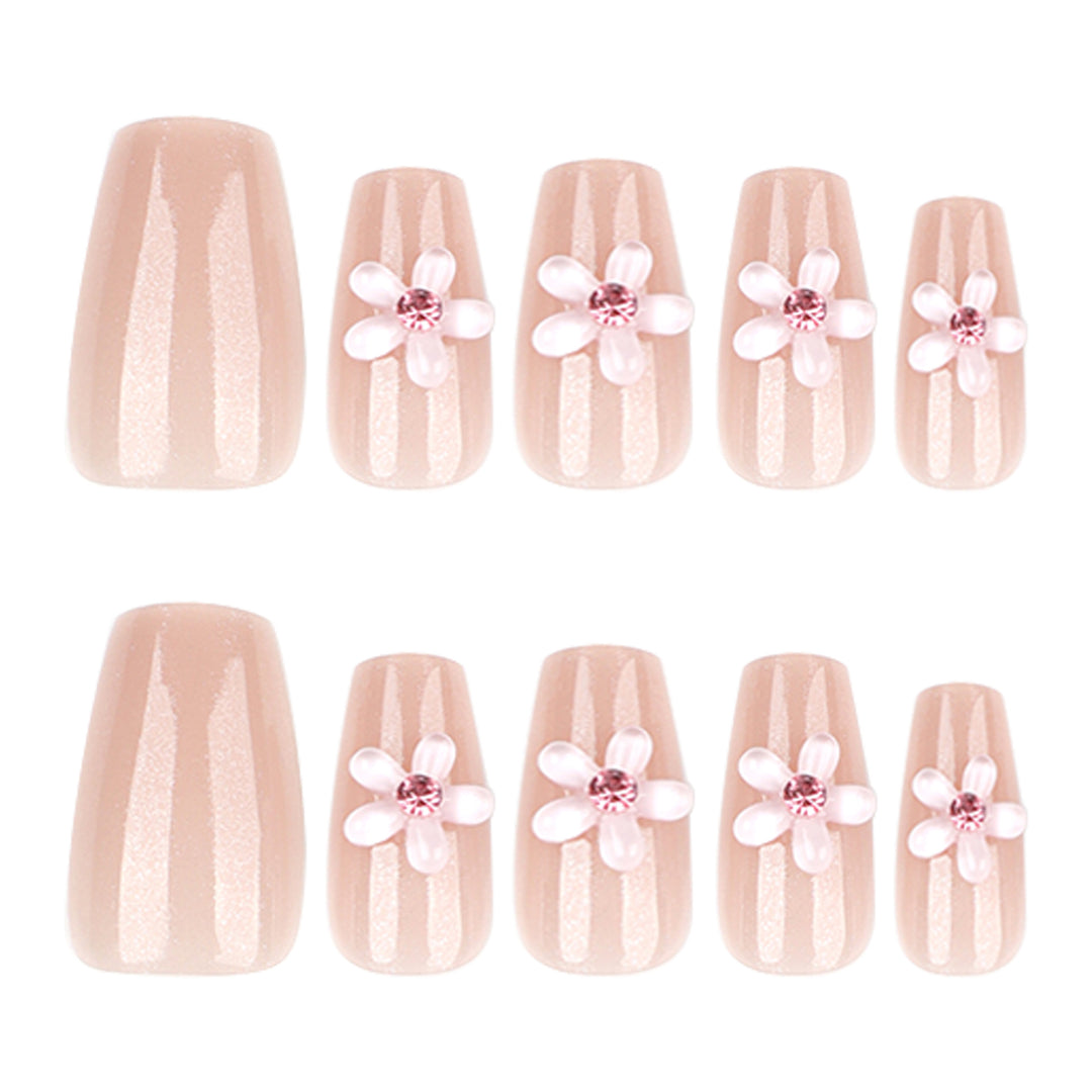 Artful artificial nails with floral accents Kalsten