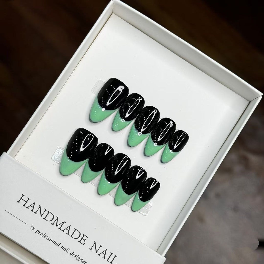Artistic Press-On Nail Set with Elegant Ombre Design