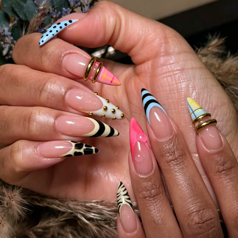 Acrylic nail set with trendy geometric and modern designs Kalsten