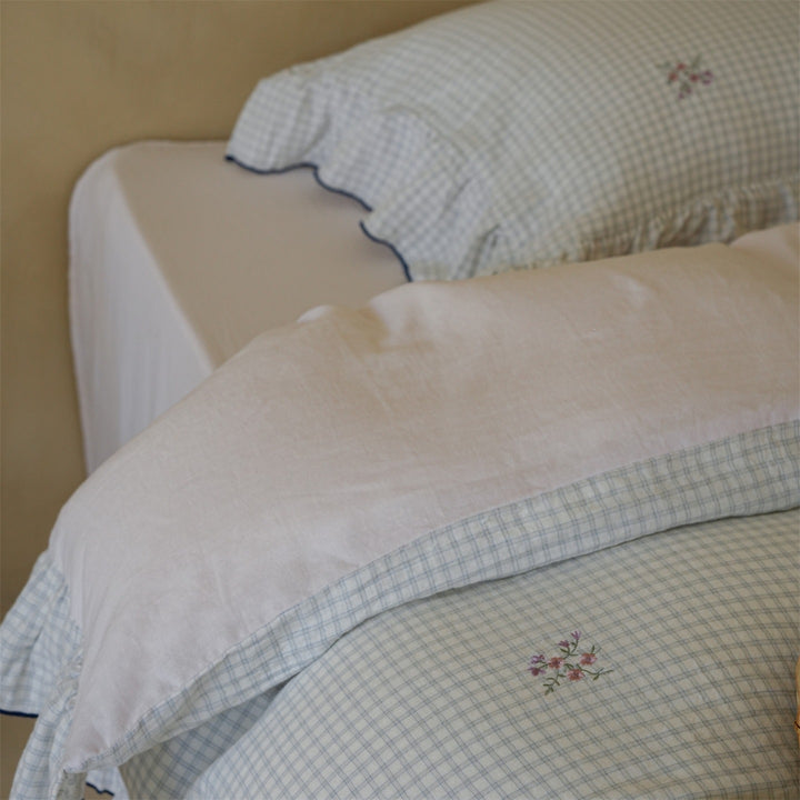 Quilted bedding set made of cotton blend with gingham check and delicate floral embroidery