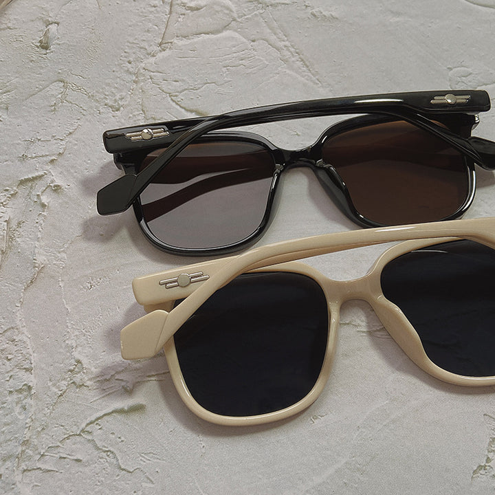 Fashionable Oversized Sunglasses in Contemporary Design Kalsten