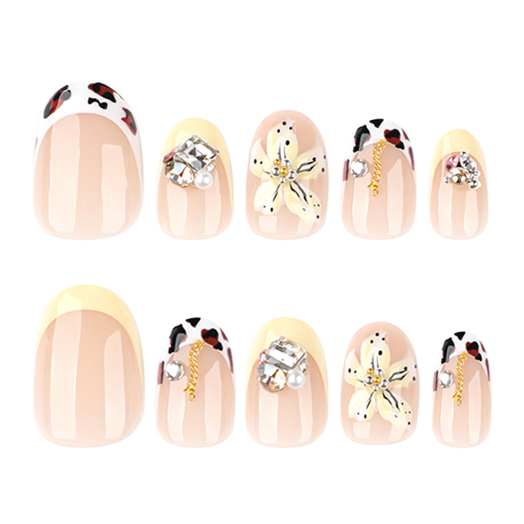 Exclusive nail art with floral design and glitter accents Kalsten