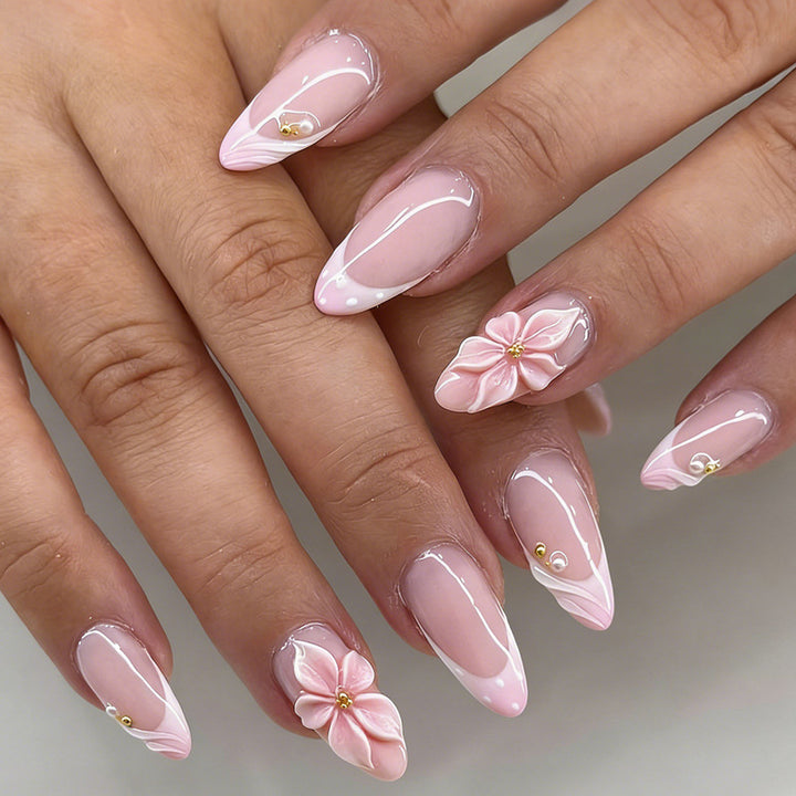 Artificial nail set with floral accent design Kalsten