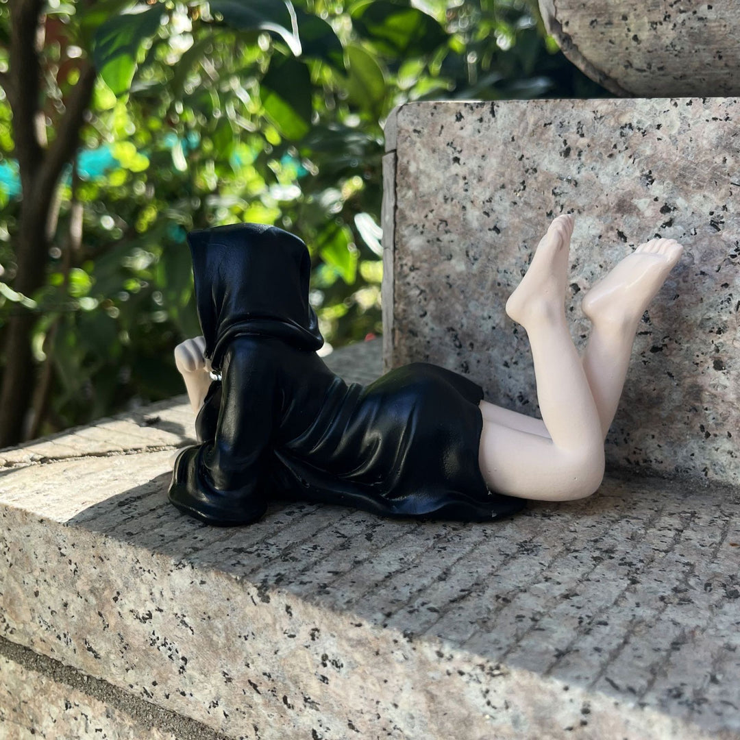 Creepy decorative figure Kalsten