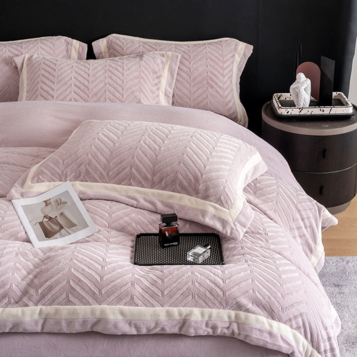 Padded velvet-look bedding set with chevron relief and piping edge