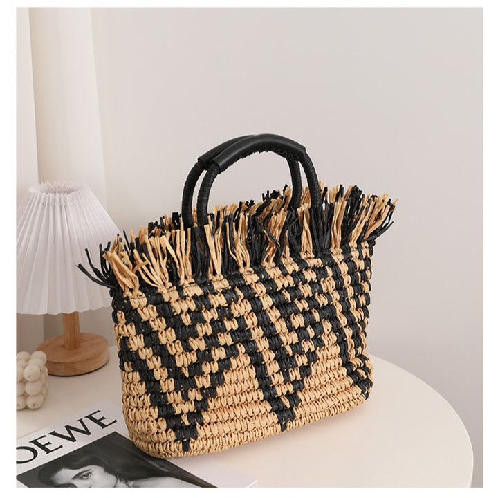 Stylish straw bag with eye-catching pattern Kalsten