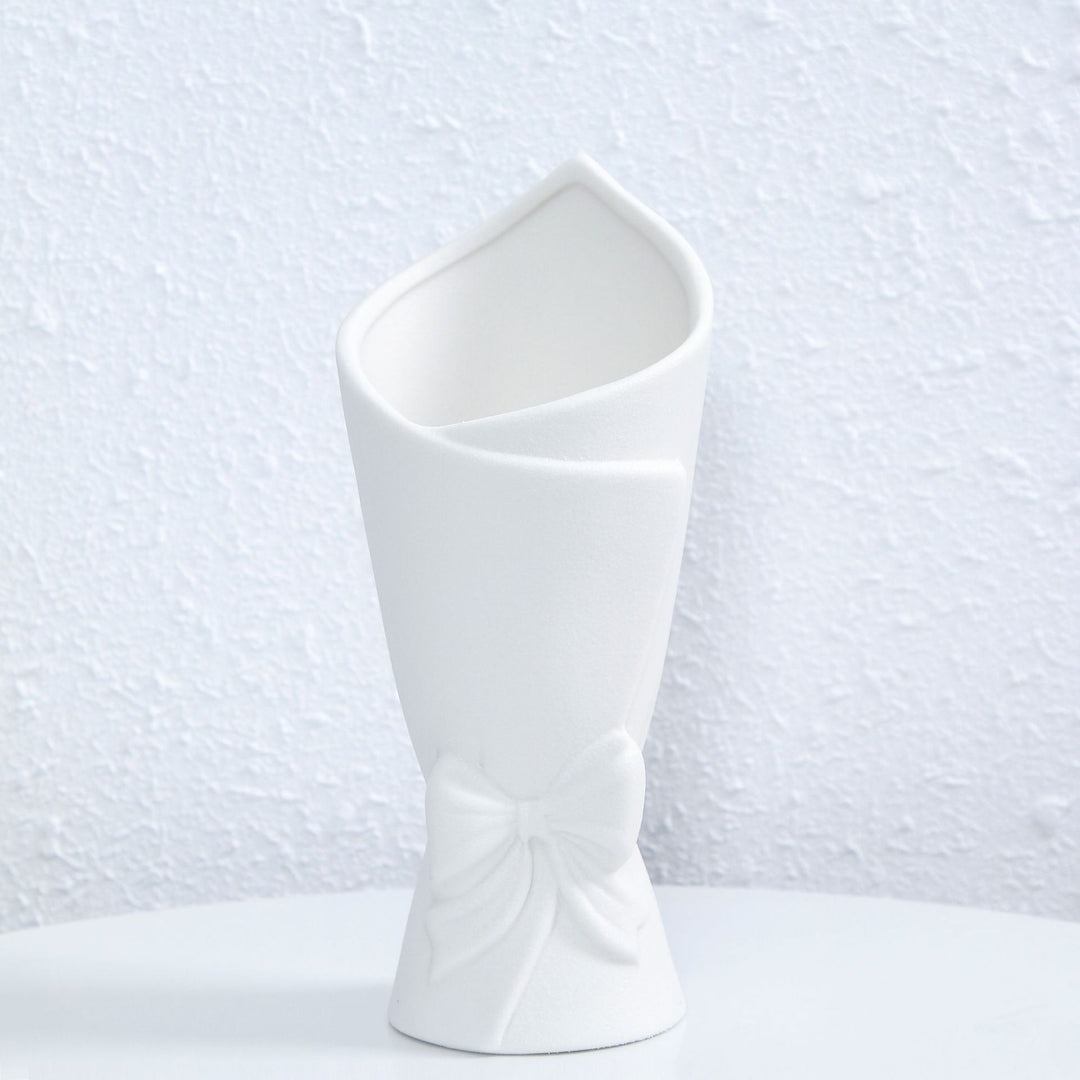 Decorative Bow Vase Kalsten