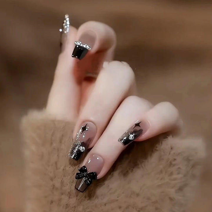 Artificial nails with heart design and glitter accents Kalsten
