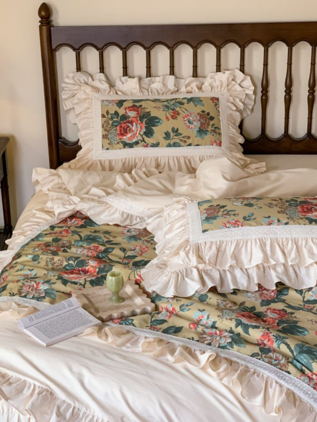 Romantic bedding set with ruffles, floral inserts and decorative pillowcase