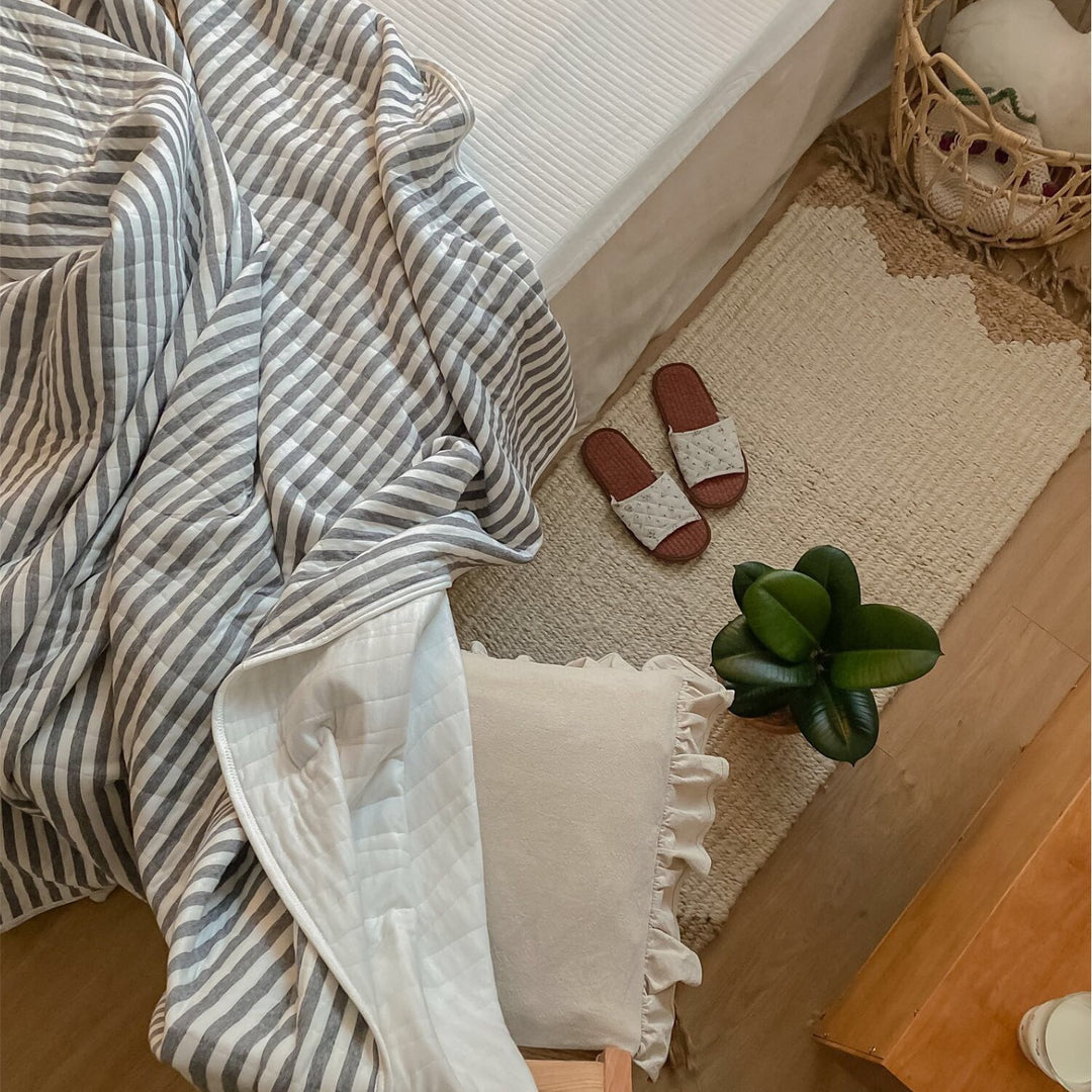 Quilted all-season duvet made of cotton blend fabric with fine cord texture