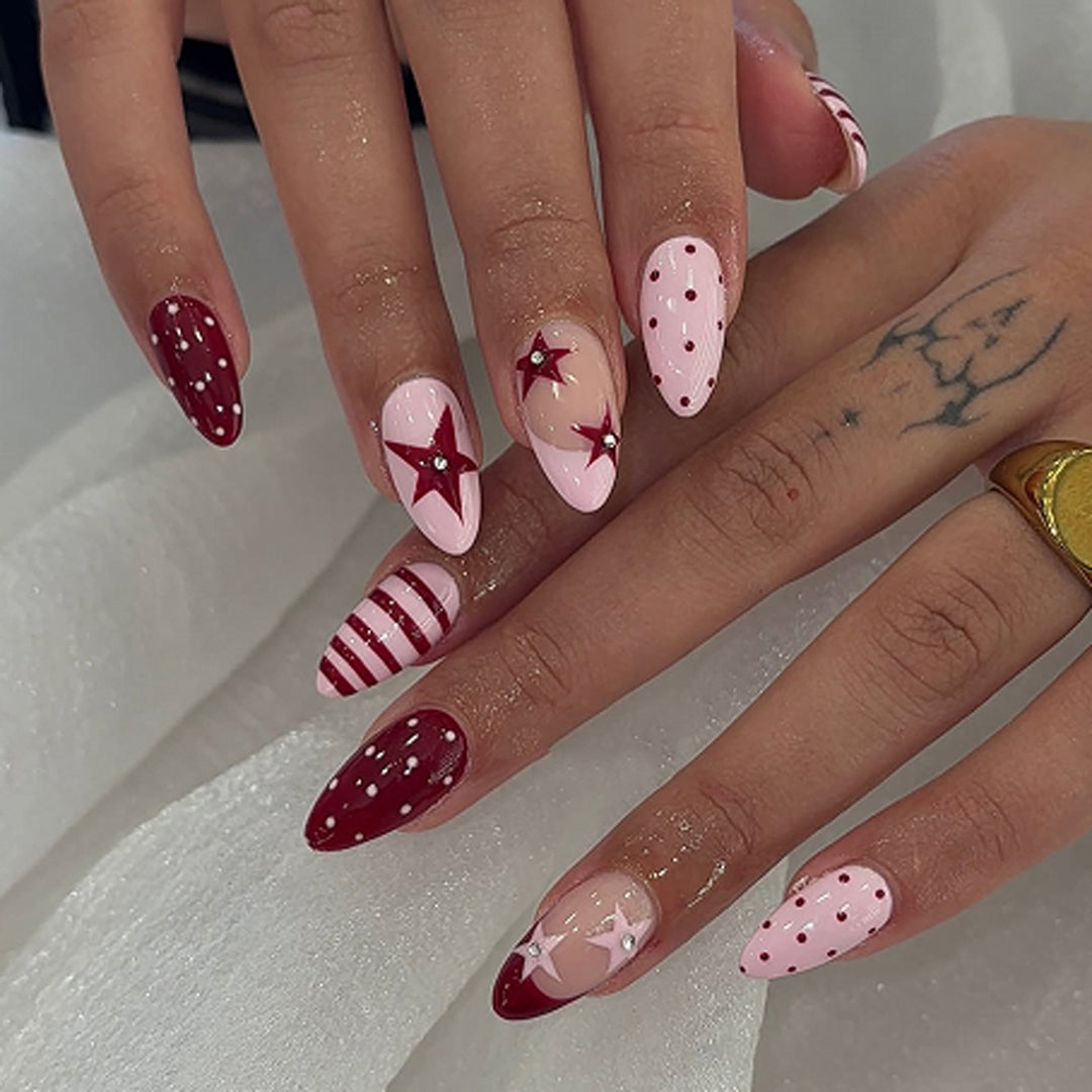 Artful nail art with glittering star motifs Kalsten