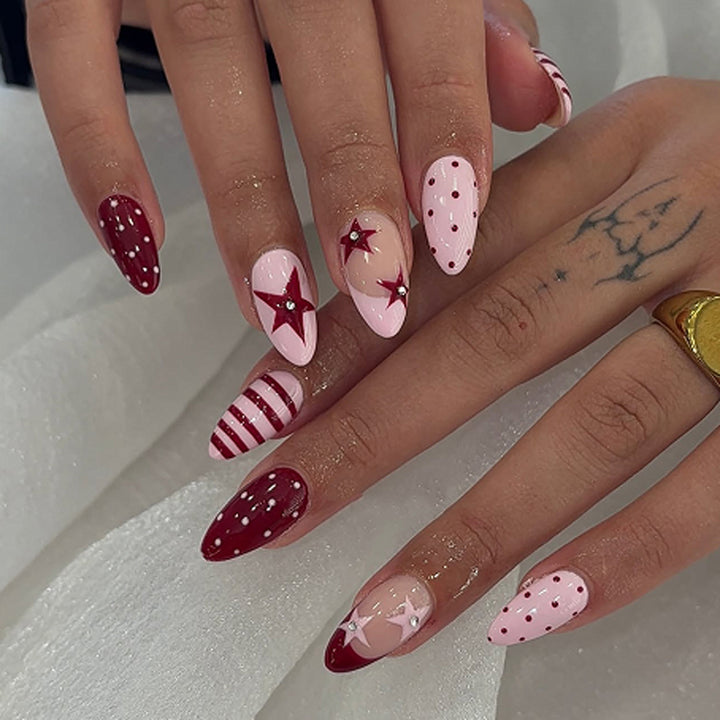 Artful nail art with glittering star motifs Kalsten