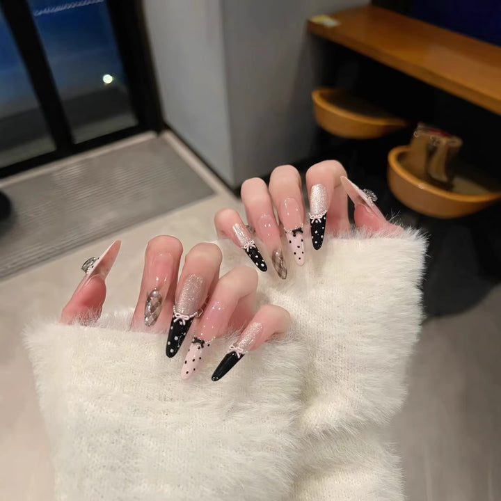Stylish Decorative Press-On Nail Extensions