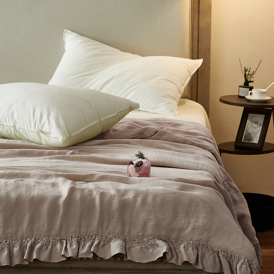 Light padded bedspread made of linen-cotton blend with gathered ruffle
