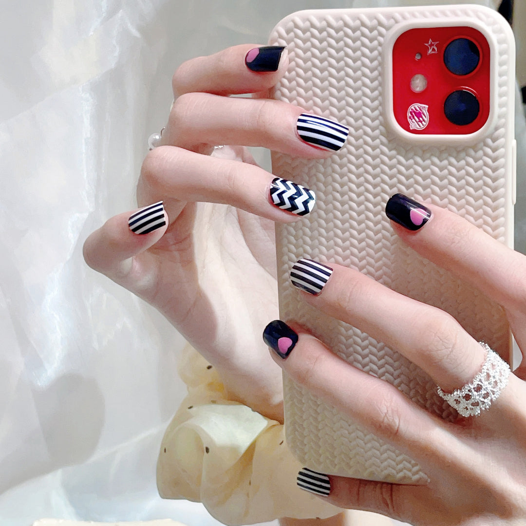 Decorative Heart Pattern Press-On Nails