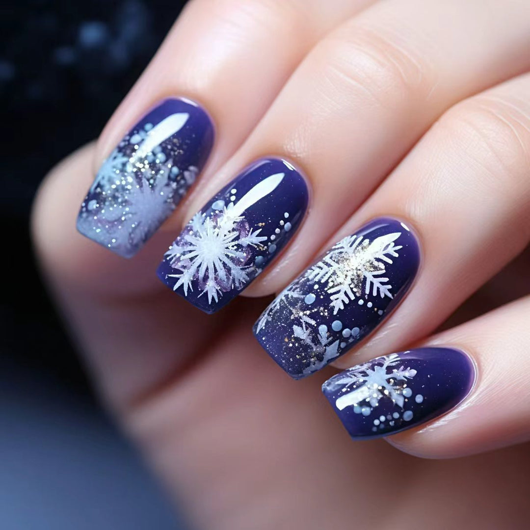 Winter-Themed Elegant Nail Art Kalsten