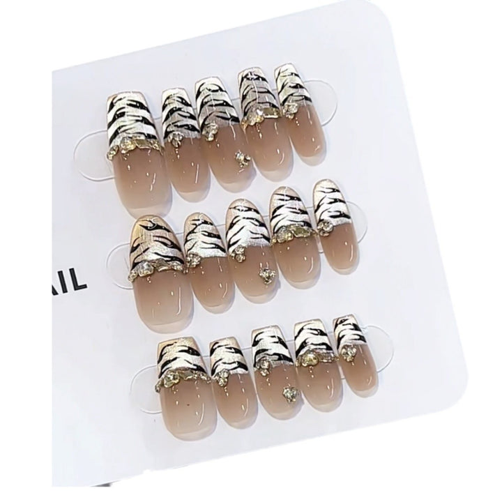 Artistic Press-On Nail Set with Animal Print Design Kalsten