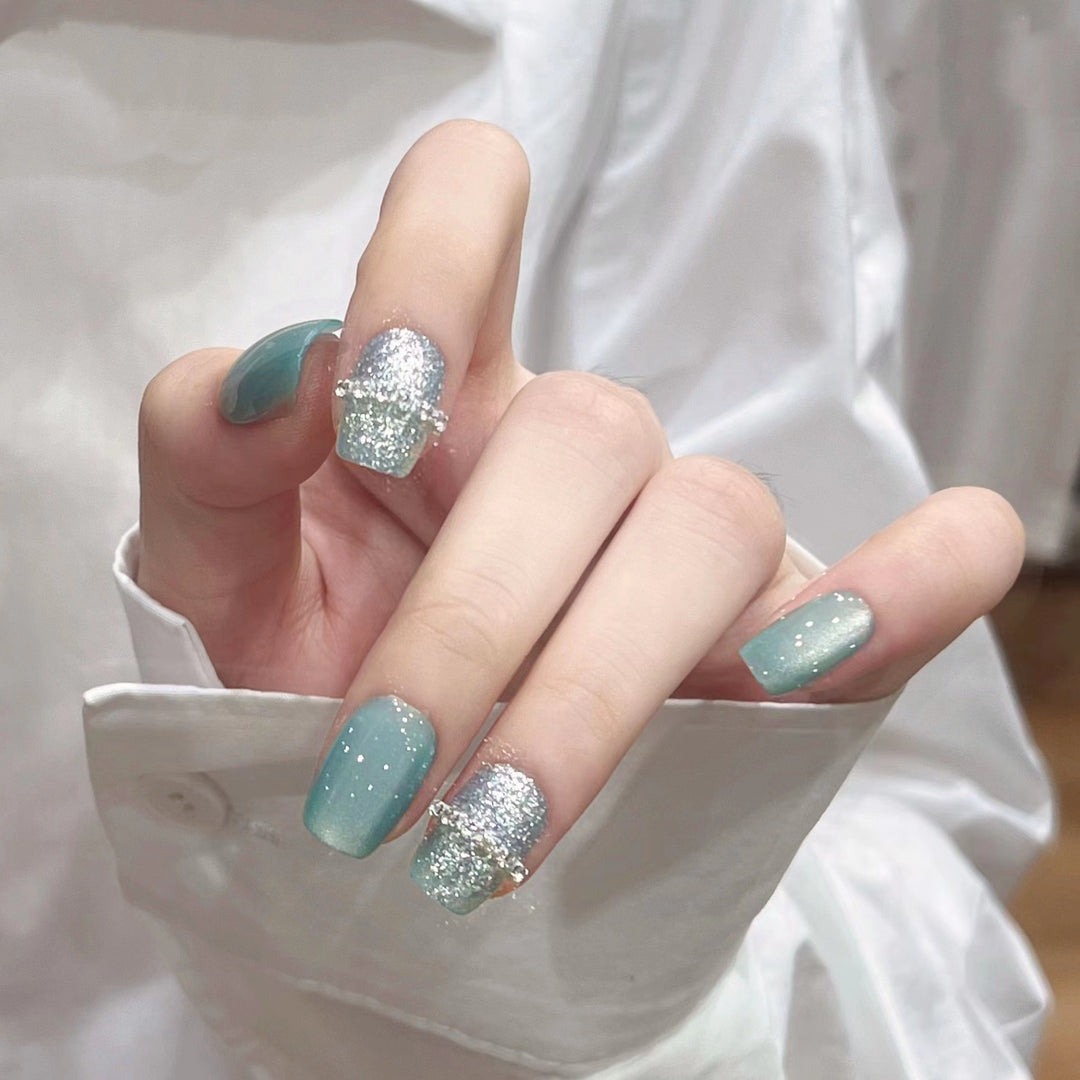 Shimmering Decorative Press-On Nail Set Kalsten