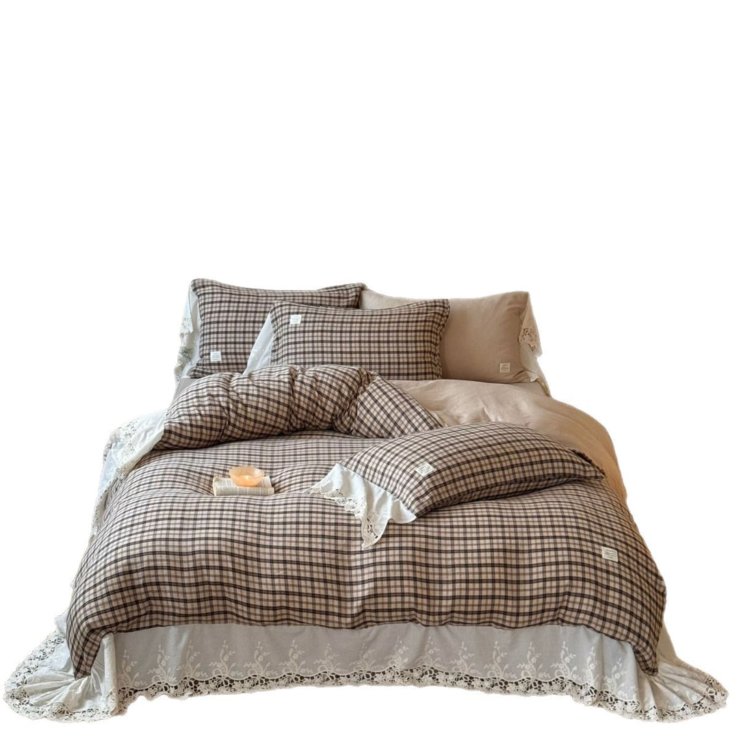 Checkered bedding set made of soft cotton with lace trim