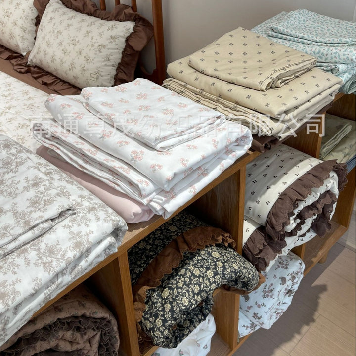 Bedding set made of densely woven cotton percale with fine floral microprint