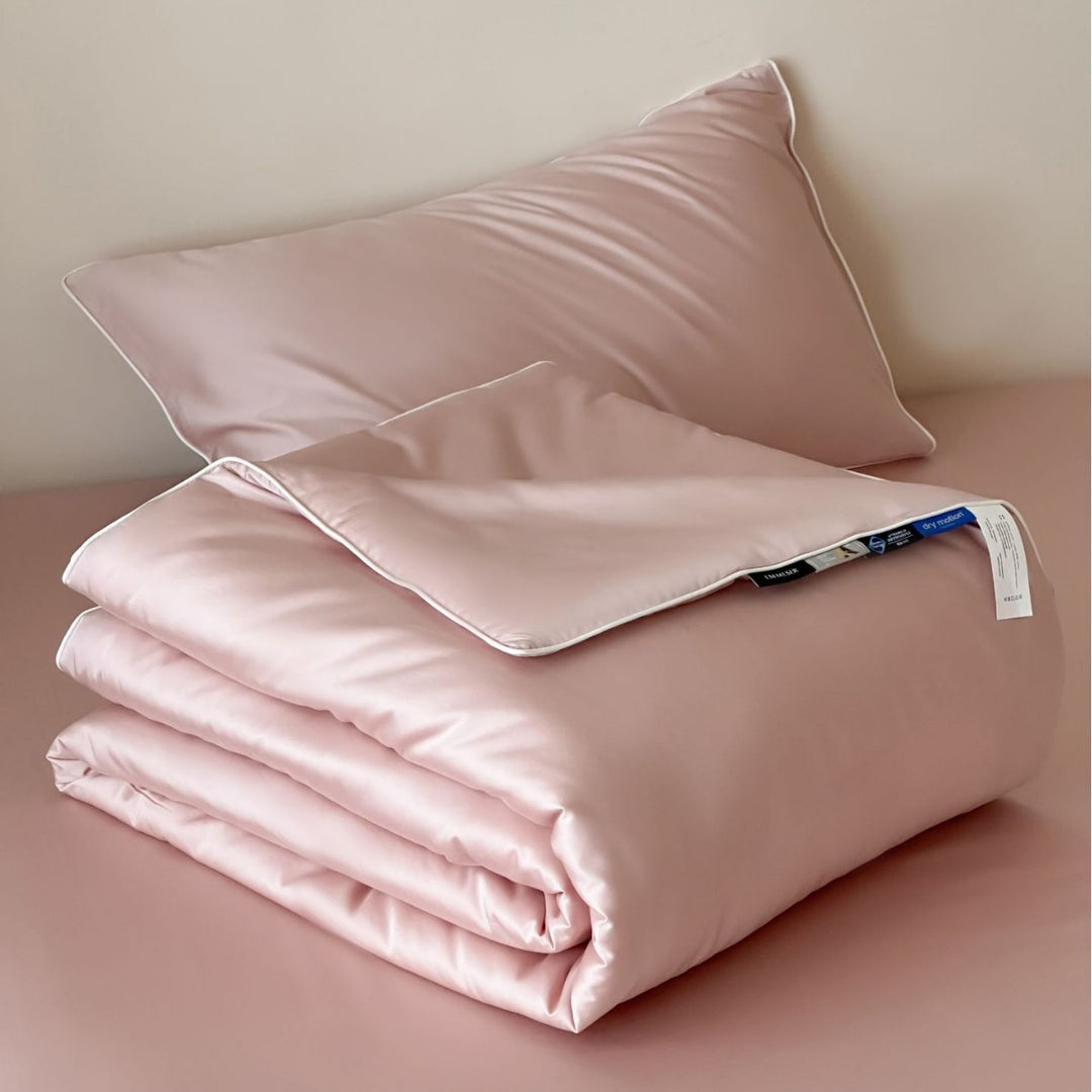 Elegant quilted satin bedspread set with piping and decorative buttons Kalsten