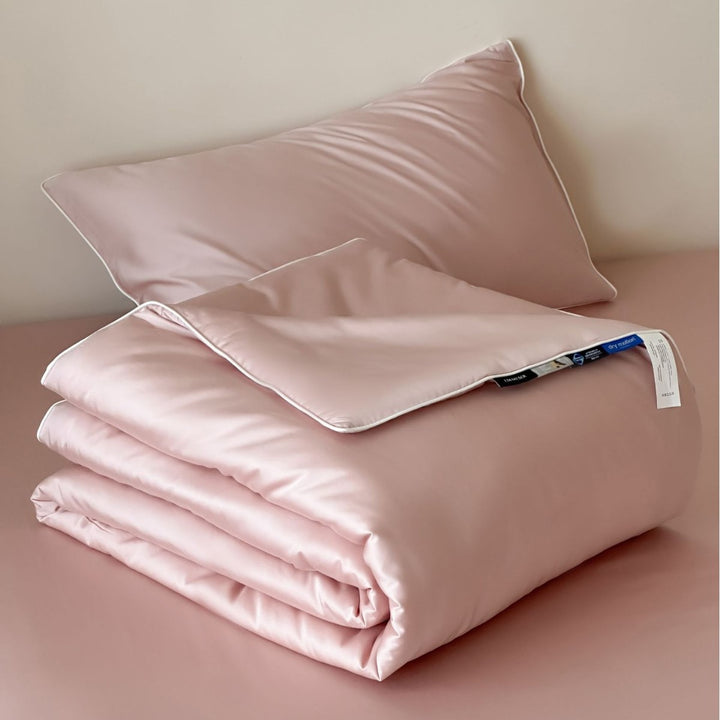 Elegant quilted satin bedspread set with piping and decorative buttons Kalsten