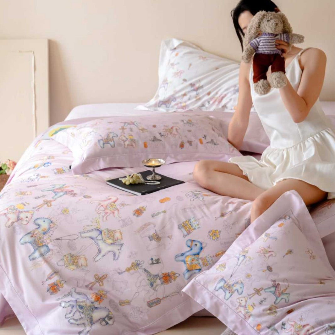 Children's bedding set with pastel-colored fairy tale print
