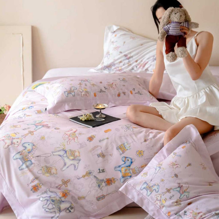 Children's bedding set with pastel-colored fairy tale print